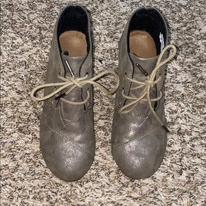 Women’s brown TOMS wedge boots (6)